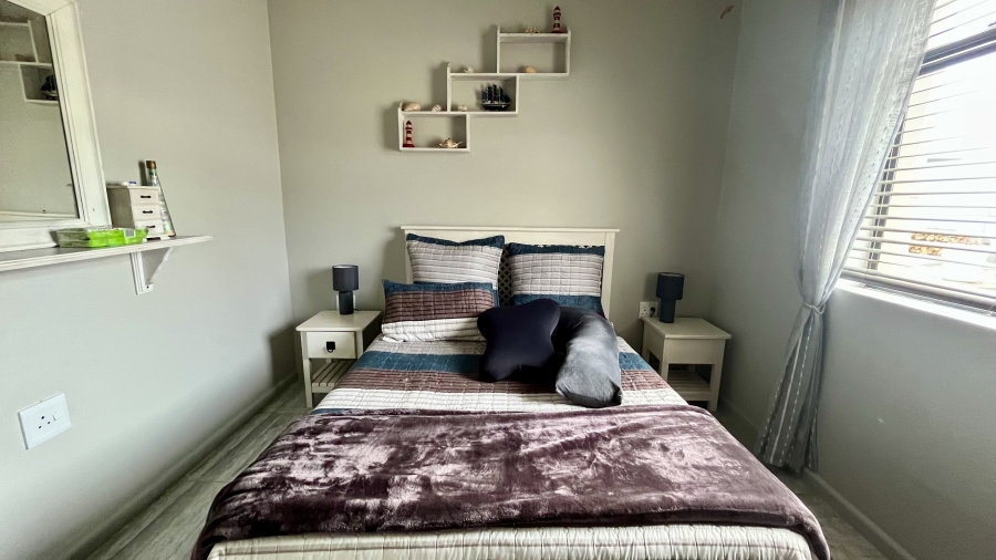 2 Bedroom Property for Sale in Hoogland Western Cape